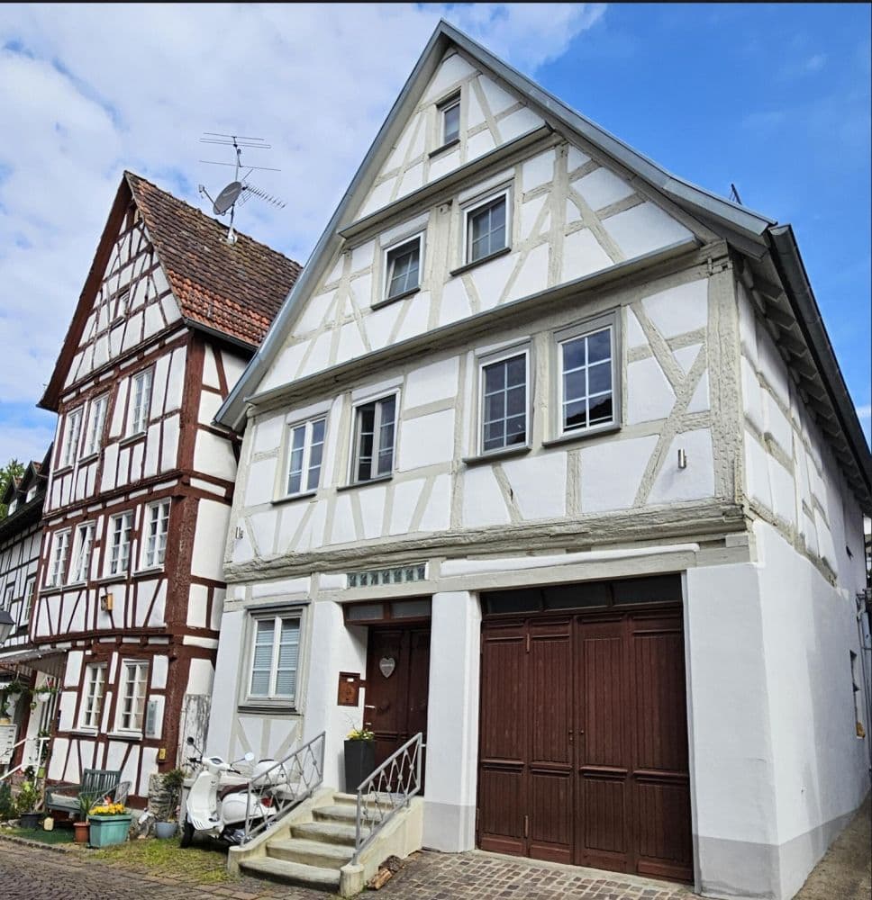 Historisches 6-Zimmer-Einfamilienhaus in Adelsheim - saniert & bezugsfrei (Denkmal)
