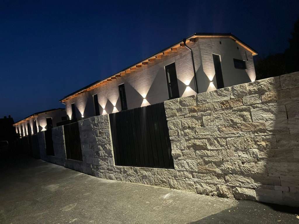 Neubau: Moderne Doppelhaushälfte in Offenstetten