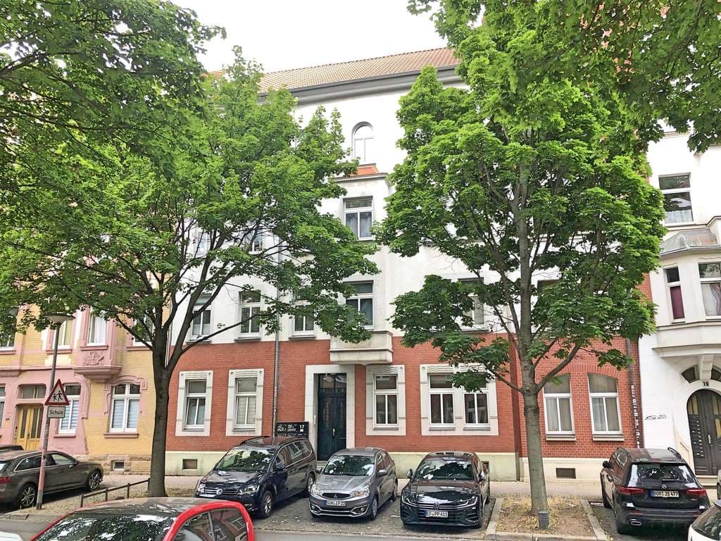 Zentral gelegenes Mehrfamilienhaus mit DG-Ausbaupotential