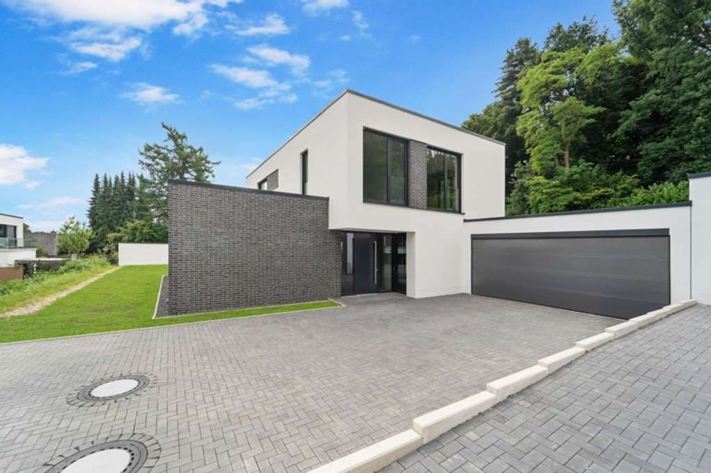Licht, Luft und Freiheit – Bauhausvilla am Waldrand!