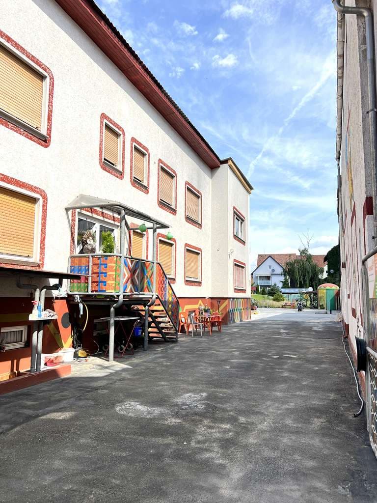 ~~ GERÄUMIGES EINFAMILIENHAUS MIT GROßEM HOF UND BAUPLATZ!!! ~~