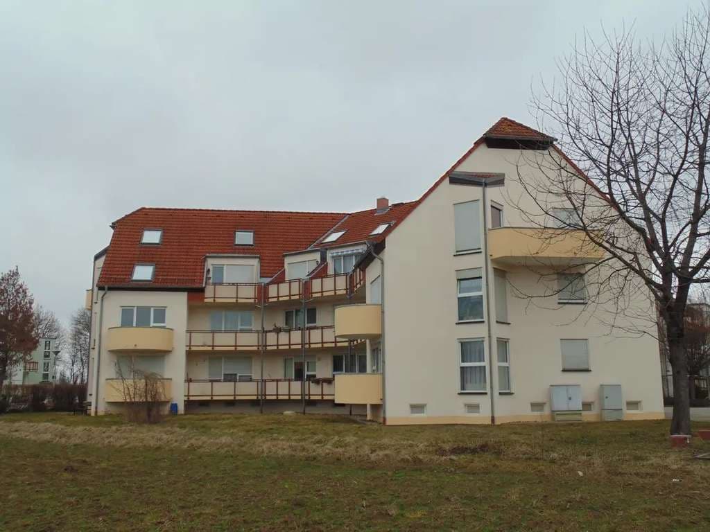 Helle 2 Raum-Wohnung in einer gepflegten, ruhigen Wohnanlage. Mit Balkon und KFZ-Stellplatz