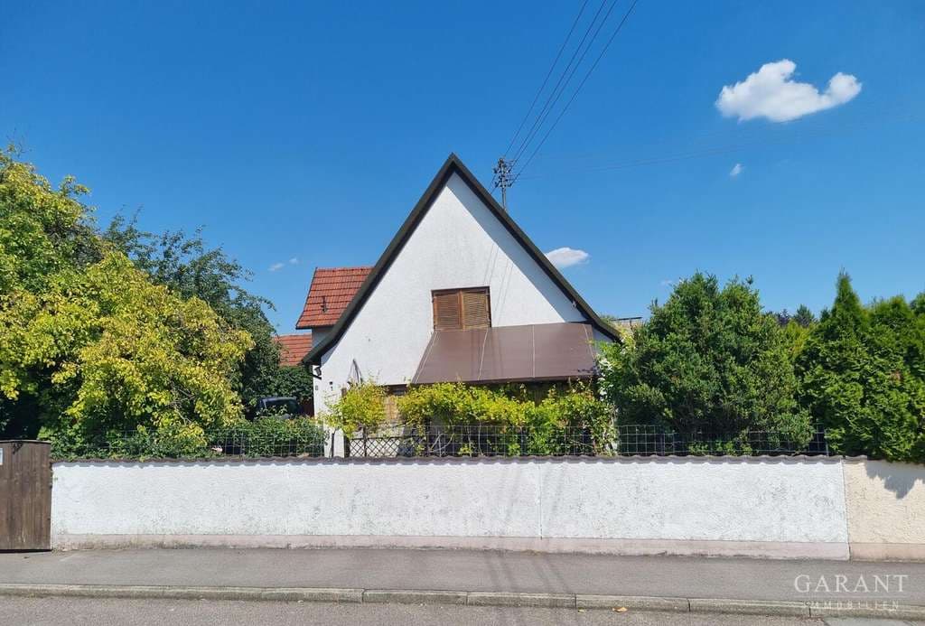 Charmantes Einfamilienhaus mit großem Garten und Nebengebäude