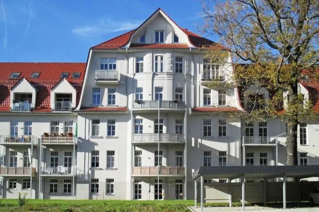 *** 4 Zi. + Dachgeschoss + 2x Carport + Loggia ***