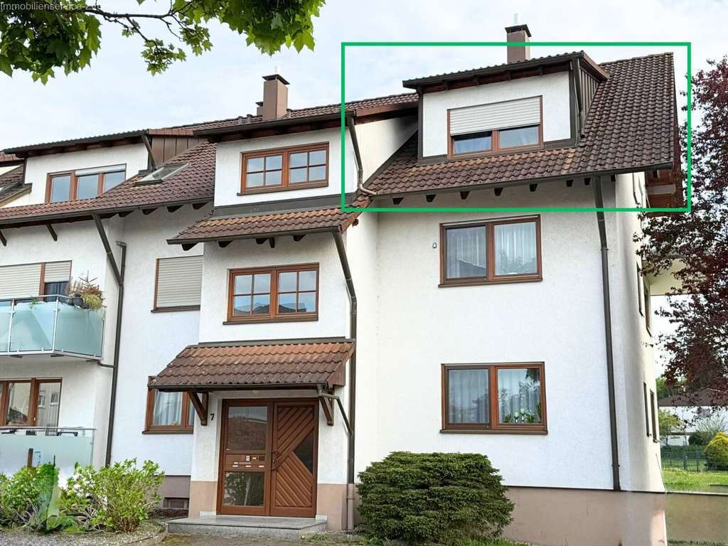 2-Zimmer-Dachgeschoss-Wohnung mit Balkon und Tiefgaragenstellplatz in ruhiger Lage von Achern zu ver