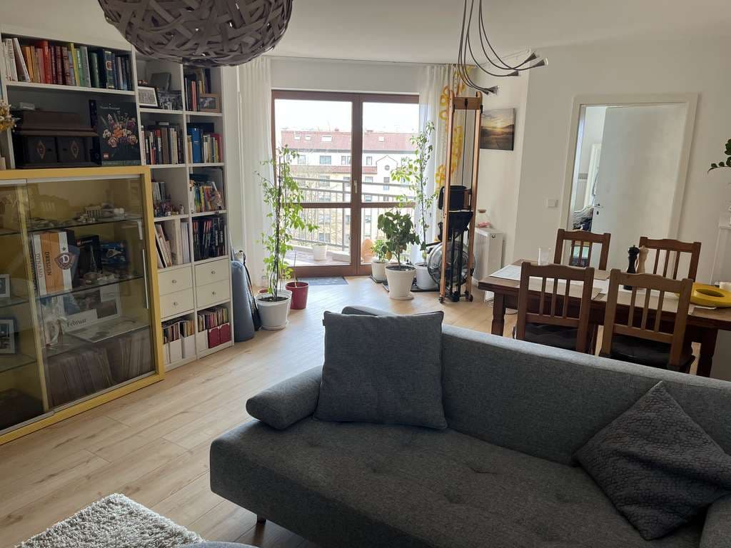 Hochwertig sanierte Wohnung mit Balkon im Grünen mit optimaler Anbindung und geringem Energiebedarf
