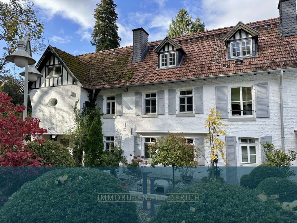 FRIEDERICH: Historischer Landsitz auf parkähnlichen Grundstück in bester Aachener Südviertellage
