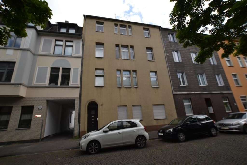 Duisburg Neudorf - Gepflegtes 4-Fam.Haus. Gute Rendite!