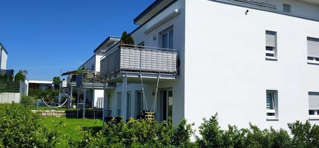 Neuwertige, barrierefreie 3,5 Zi. EG-Wohnung in guter Wohnlage mit EBK, Garten, TG + Außenstellplatz