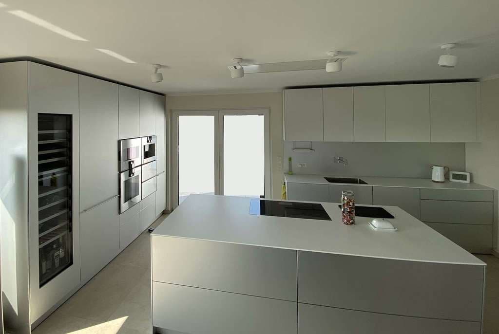 *EXKLUSIVE WOHNUNG MIT STILVOLLEM AMBIENTE*