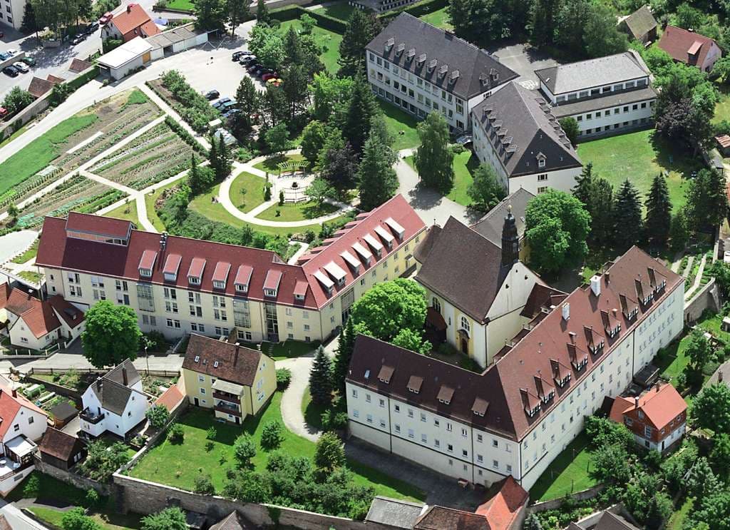 Außergewöhnliches Objekt auf großzügigem Areal mit viel Entwicklungspotenzial in Abenberg